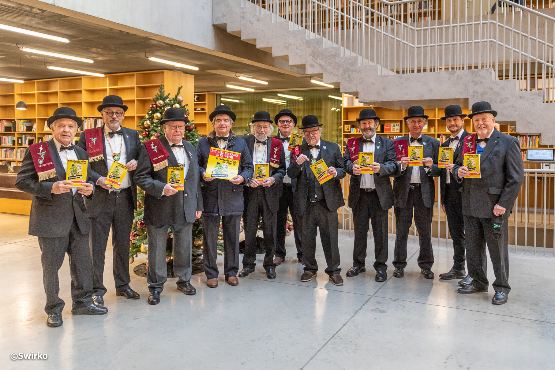 Geel boeksken 2022 - Mé ’t Geel Boeksken in d’hand deir ’t Oilsjters land.
